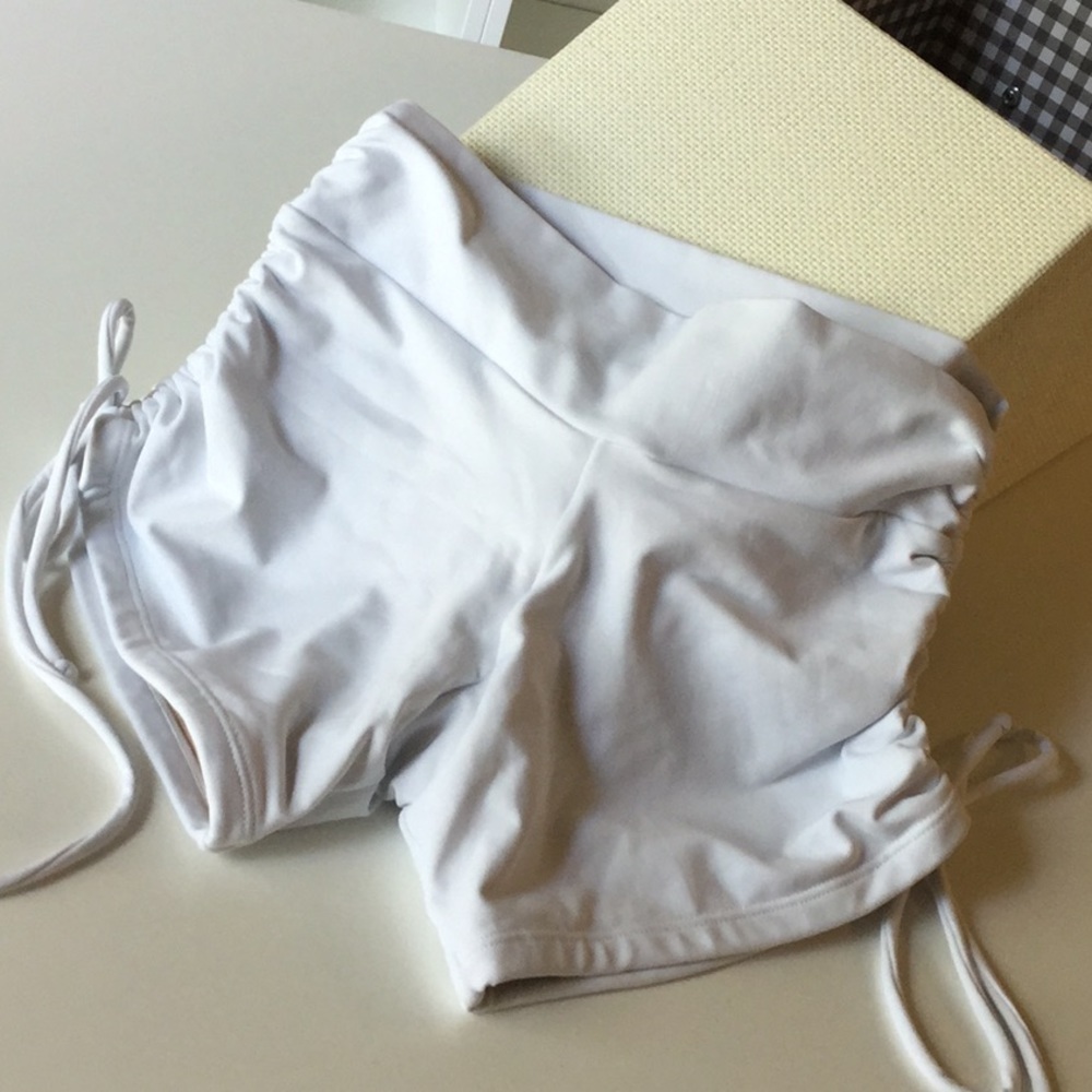 NWT Liquido Snow White shine shorts
